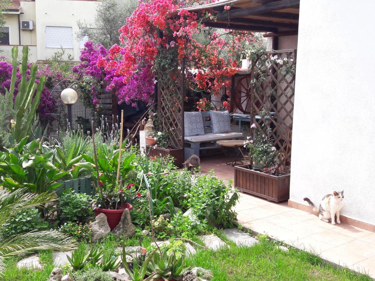 Angolo Verde Oristano Bagian luar foto